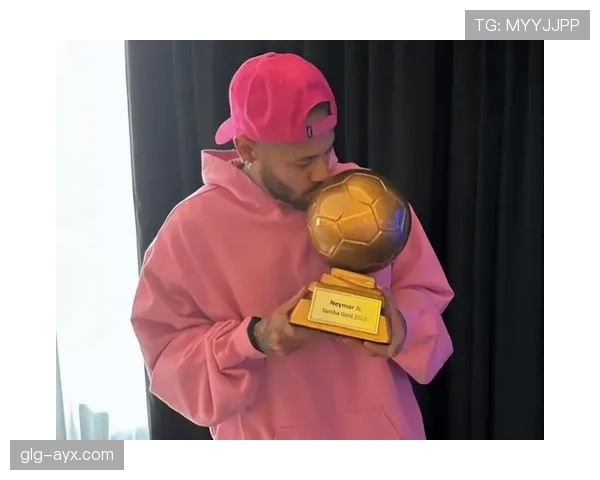 内马尔荣膺金球奖第三名，状态回暖再添职业生涯高光时刻