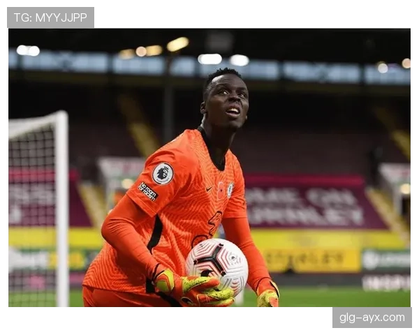 门迪防守进步明显,近期表现稳健 门迪防守进步明显,近期表现稳健