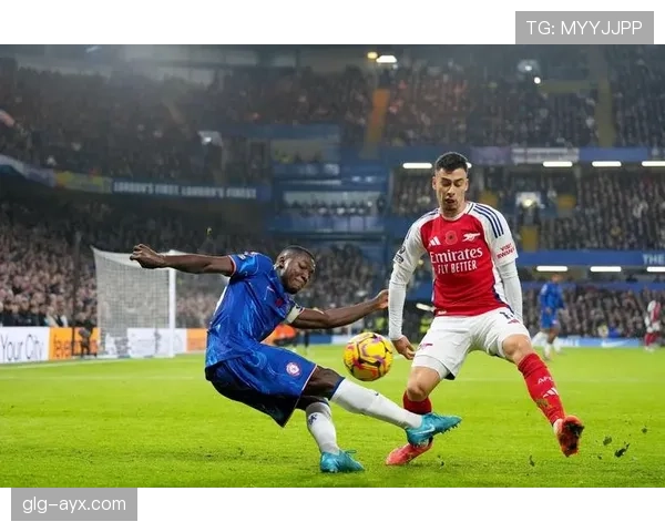 切尔西战术困局持续，新帅攻防失衡问题显现，球队复兴进程面临挑战