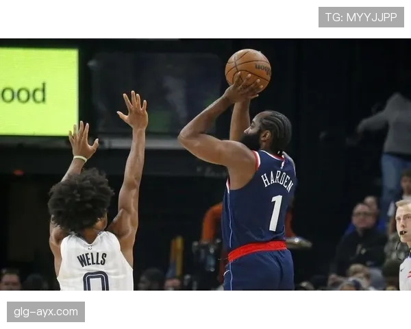 伦纳德关键时刻单打回暖，对比乔治更稳定