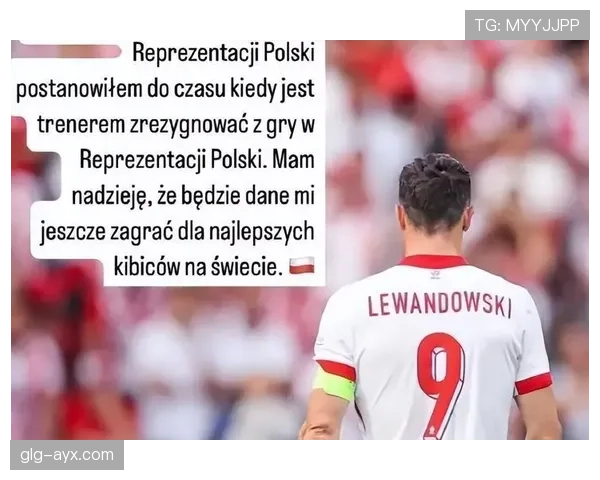 莱万吃个饭都像在开豪车展，普通人怎么看他拎包都带自带气场？